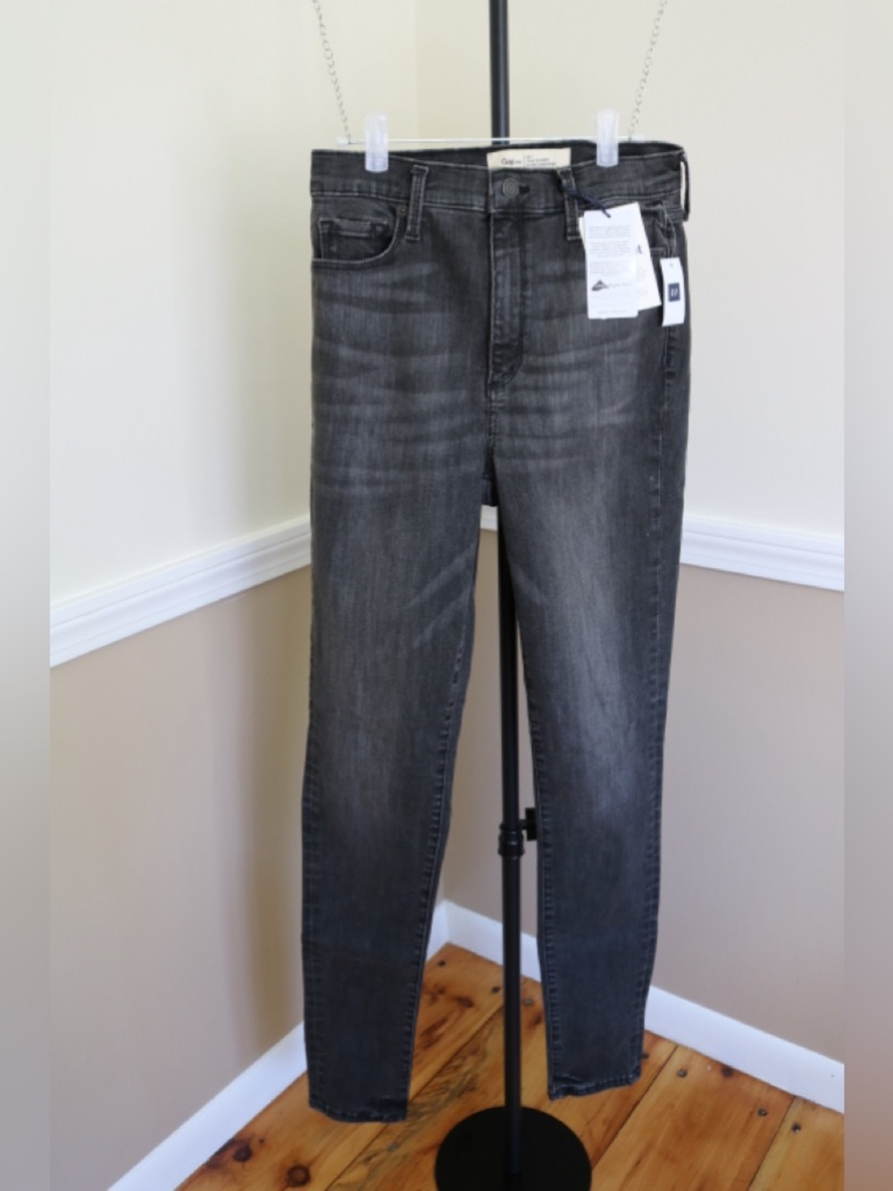 GAP women’s Dark Gray Skinny Jeans